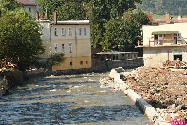 [WIDEO/FOTO] Lądek-Zdrój pogrążony po powodzi. Postapokaliptyczny obraz miasta, które nawiedził żywioł