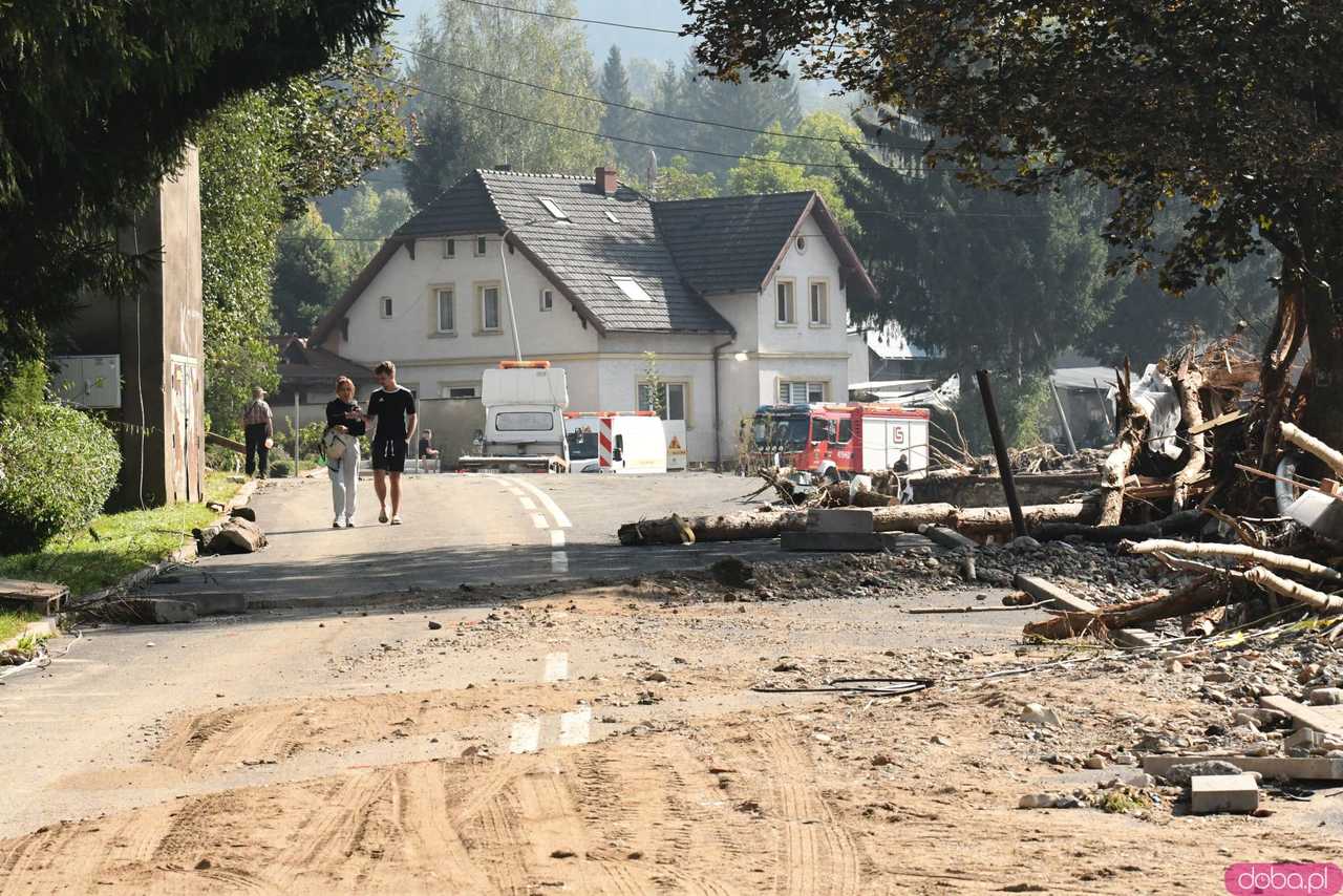 [WIDEO/FOTO] Lądek-Zdrój pogrążony po powodzi. Postapokaliptyczny obraz miasta, które nawiedził żywioł