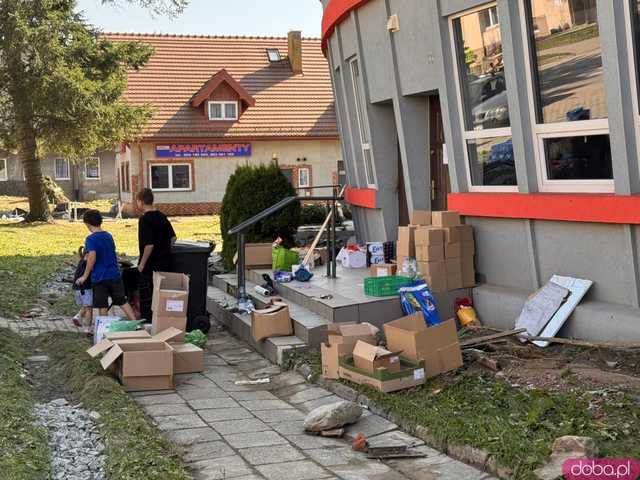 [WIDEO/FOTO] Gruzowiska, zawalone budynki i bezradność mieszkańców. Makabryczny obraz Stronia Śląskiego po powodzi