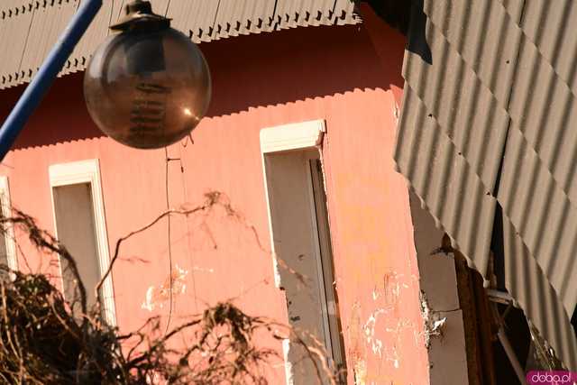 [WIDEO/FOTO] Gruzowiska, zawalone budynki i bezradność mieszkańców. Makabryczny obraz Stronia Śląskiego po powodzi