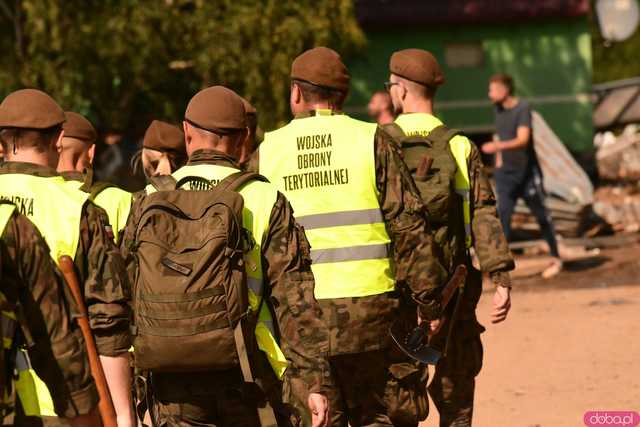 [WIDEO/FOTO] Gruzowiska, zawalone budynki i bezradność mieszkańców. Makabryczny obraz Stronia Śląskiego po powodzi