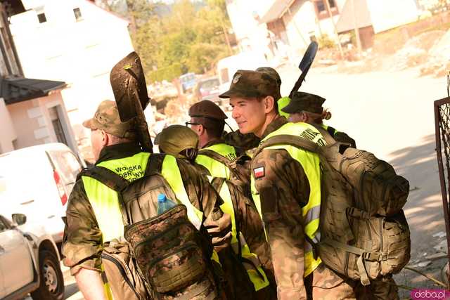 [WIDEO/FOTO] Gruzowiska, zawalone budynki i bezradność mieszkańców. Makabryczny obraz Stronia Śląskiego po powodzi