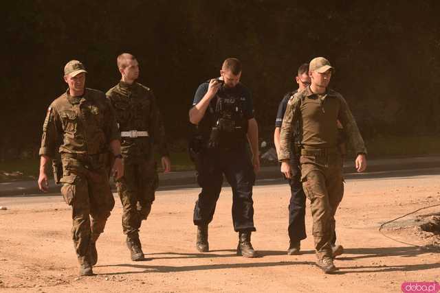 [WIDEO/FOTO] Gruzowiska, zawalone budynki i bezradność mieszkańców. Makabryczny obraz Stronia Śląskiego po powodzi