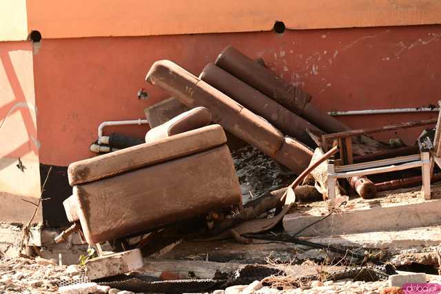 [WIDEO/FOTO] Gruzowiska, zawalone budynki i bezradność mieszkańców. Makabryczny obraz Stronia Śląskiego po powodzi