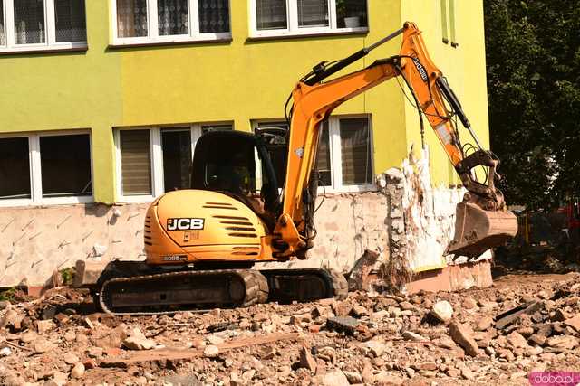 [WIDEO/FOTO] Gruzowiska, zawalone budynki i bezradność mieszkańców. Makabryczny obraz Stronia Śląskiego po powodzi