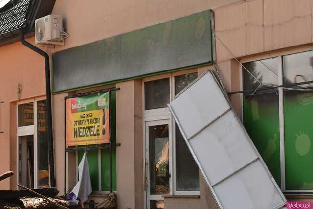 [WIDEO/FOTO] Gruzowiska, zawalone budynki i bezradność mieszkańców. Makabryczny obraz Stronia Śląskiego po powodzi