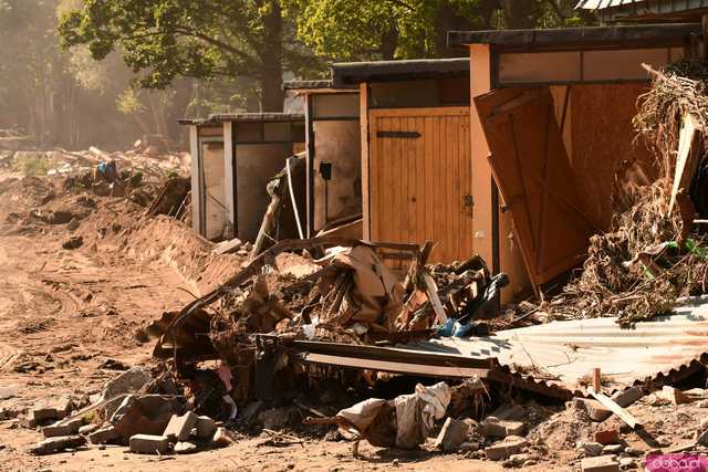 [WIDEO/FOTO] Gruzowiska, zawalone budynki i bezradność mieszkańców. Makabryczny obraz Stronia Śląskiego po powodzi