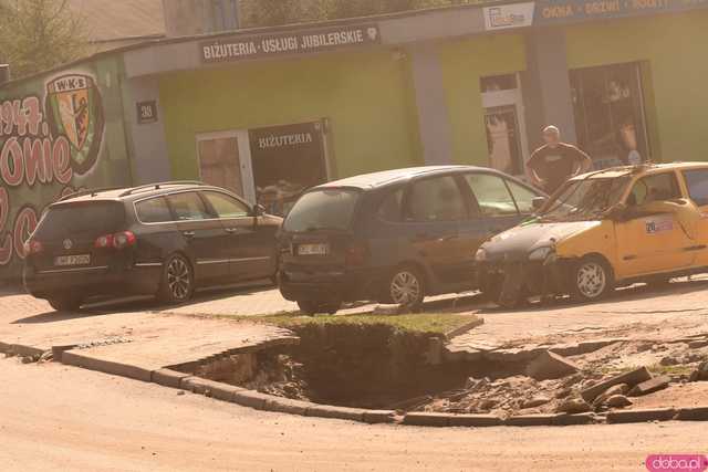 [WIDEO/FOTO] Gruzowiska, zawalone budynki i bezradność mieszkańców. Makabryczny obraz Stronia Śląskiego po powodzi