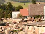 [WIDEO/FOTO] Gruzowiska, zawalone budynki i bezradność mieszkańców. Makabryczny obraz Stronia Śląskiego po powodzi