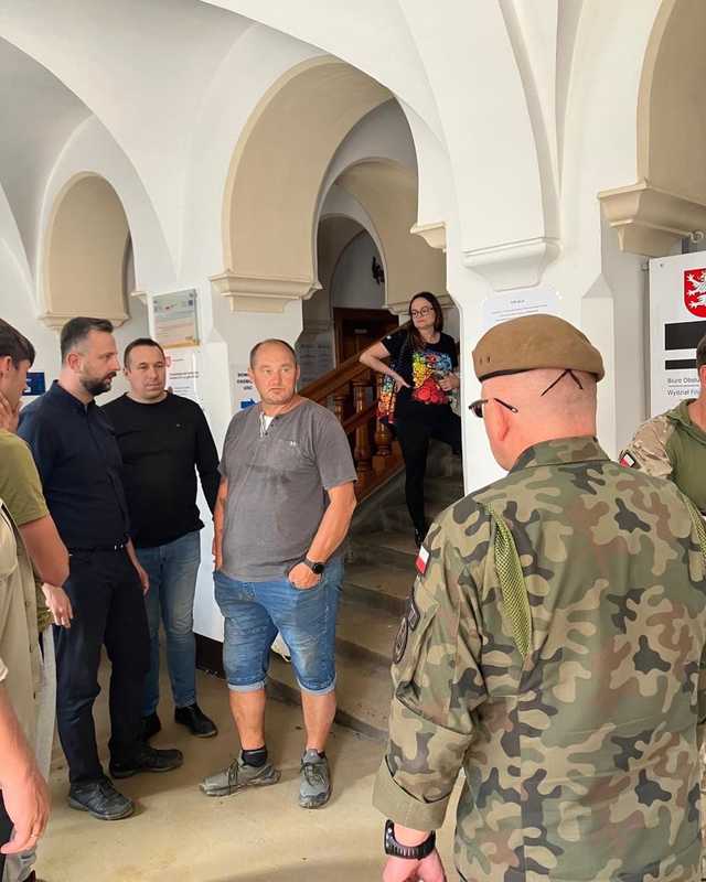 [FOTO] Wicepremier i marszałek województwa odwiedzili powiat kłodzki po powodzi