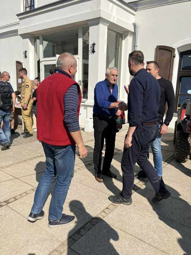 [FOTO] Wicepremier i marszałek województwa odwiedzili powiat kłodzki po powodzi