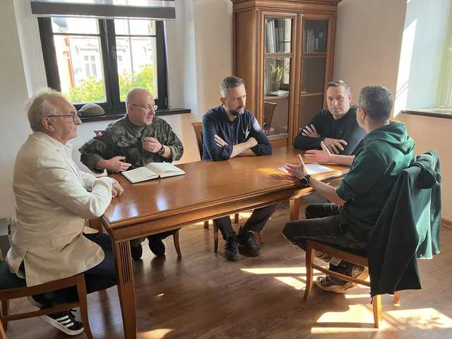[FOTO] Wicepremier i marszałek województwa odwiedzili powiat kłodzki po powodzi