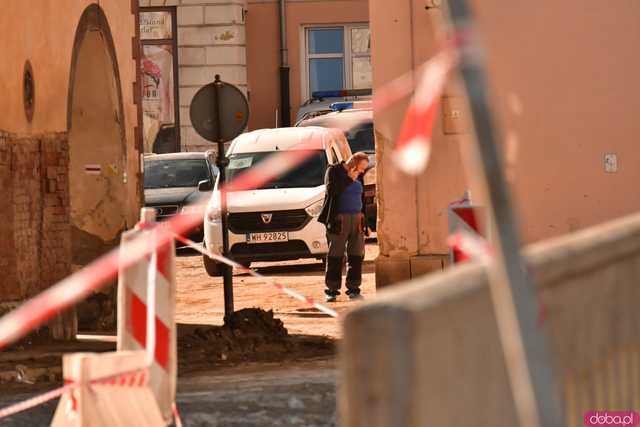 [WIDEO/FOTO] Pomoc jest, ale nie mogę spać, wraca trauma. Jak radzą sobie mieszkańcy Lądka-Zdroju w walce ze skutkami powodzi?