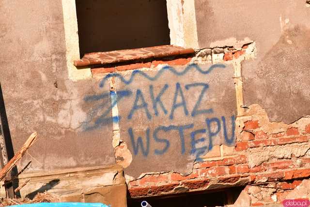 [WIDEO/FOTO] Pomoc jest, ale nie mogę spać, wraca trauma. Jak radzą sobie mieszkańcy Lądka-Zdroju w walce ze skutkami powodzi?