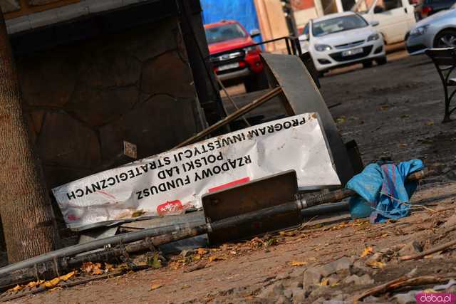 [WIDEO/FOTO] Pomoc jest, ale nie mogę spać, wraca trauma. Jak radzą sobie mieszkańcy Lądka-Zdroju w walce ze skutkami powodzi?