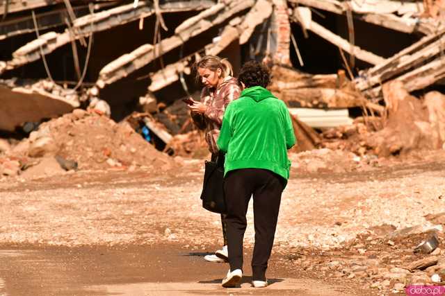 [WIDEO/FOTO] Mieszkańcy Stronia Śląskiego walczą o nową, lepszą przyszłość. Trwa trudna walka ze skutkami żywiołu