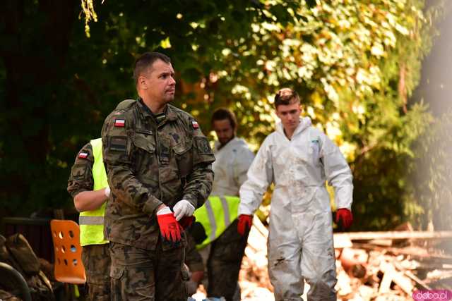 [WIDEO/FOTO] Mieszkańcy Stronia Śląskiego walczą o nową, lepszą przyszłość. Trwa trudna walka ze skutkami żywiołu