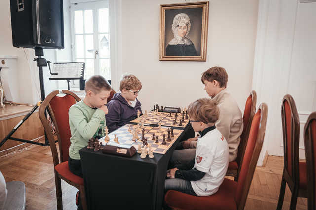 [FOTO] Szachowa rywalizacja w dusznickim Teatrze Zdrojowym