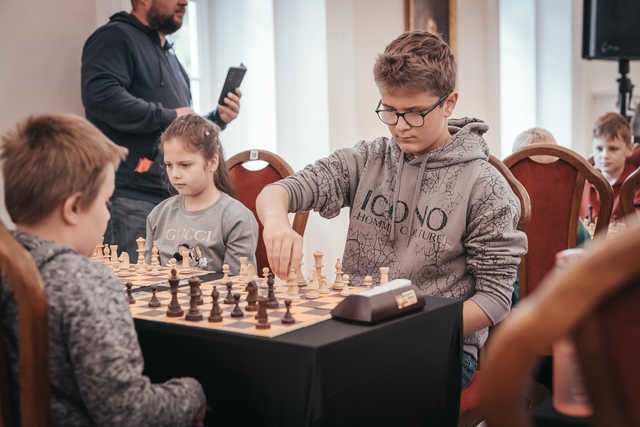 [FOTO] Szachowa rywalizacja w dusznickim Teatrze Zdrojowym