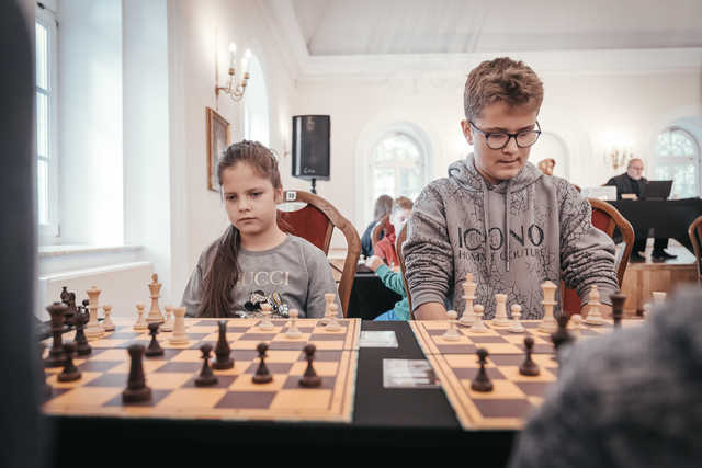 [FOTO] Szachowa rywalizacja w dusznickim Teatrze Zdrojowym
