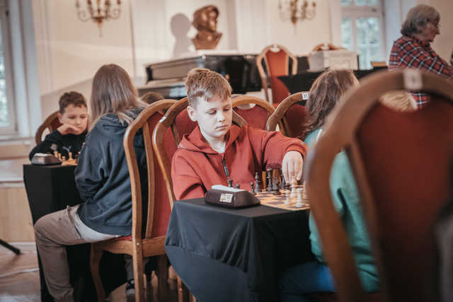 [FOTO] Szachowa rywalizacja w dusznickim Teatrze Zdrojowym