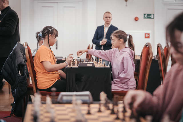 [FOTO] Szachowa rywalizacja w dusznickim Teatrze Zdrojowym