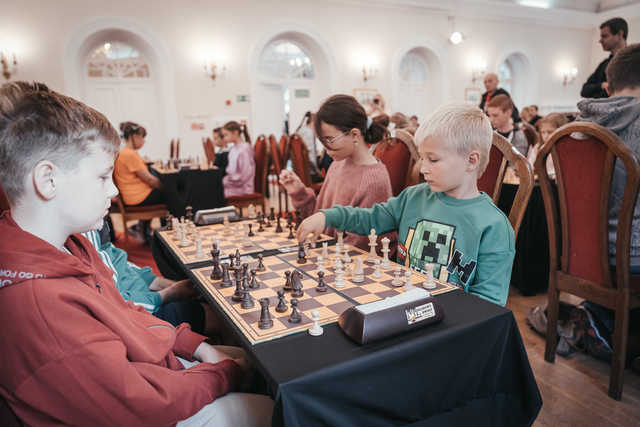 [FOTO] Szachowa rywalizacja w dusznickim Teatrze Zdrojowym