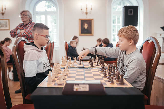 [FOTO] Szachowa rywalizacja w dusznickim Teatrze Zdrojowym