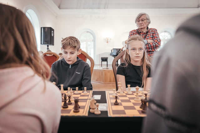 [FOTO] Szachowa rywalizacja w dusznickim Teatrze Zdrojowym