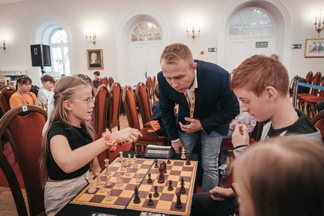 [FOTO] Szachowa rywalizacja w dusznickim Teatrze Zdrojowym