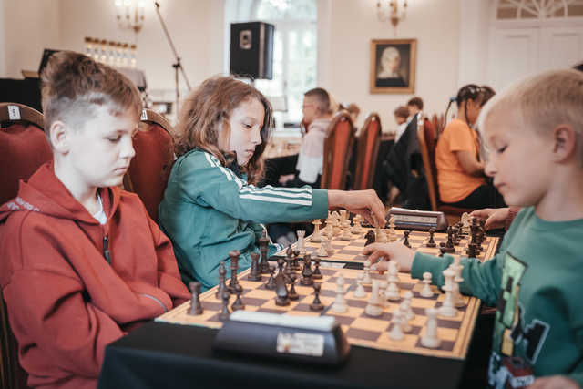 [FOTO] Szachowa rywalizacja w dusznickim Teatrze Zdrojowym