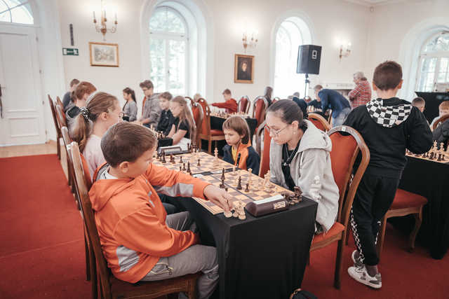 [FOTO] Szachowa rywalizacja w dusznickim Teatrze Zdrojowym
