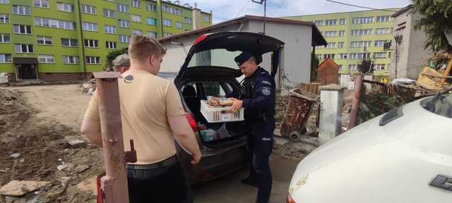 [FOTO] Komendant Główny Policji odwiedził tereny objęte powodzią