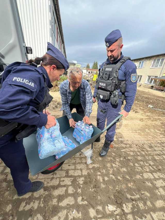 [FOTO] Komendant Główny Policji odwiedził tereny objęte powodzią