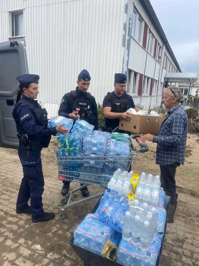 [FOTO] Komendant Główny Policji odwiedził tereny objęte powodzią