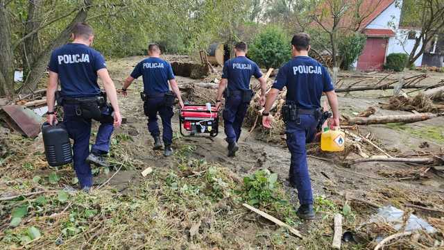 [FOTO] Komendant Główny Policji odwiedził tereny objęte powodzią