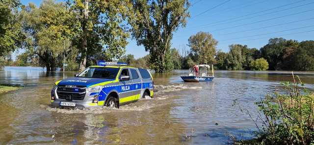 [FOTO] Komendant Główny Policji odwiedził tereny objęte powodzią