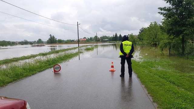 [FOTO] Komendant Główny Policji odwiedził tereny objęte powodzią