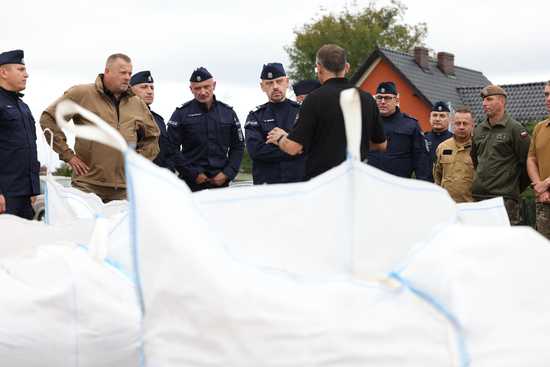 [FOTO] Komendant Główny Policji odwiedził tereny objęte powodzią