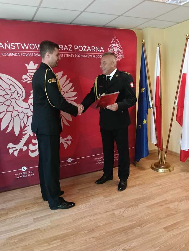 Zmiany kadrowe w kłodzkiej komendzie Straży Pożarnej. Mianowano nowych dowódców i kierownika sekcji [SZCZEGÓŁY]