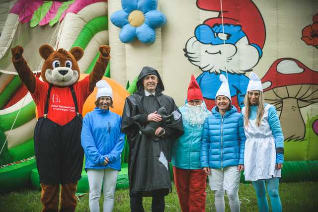 [FOTO] Pochód Smerfów przeszedł ulicami Dusznik-Zdroju