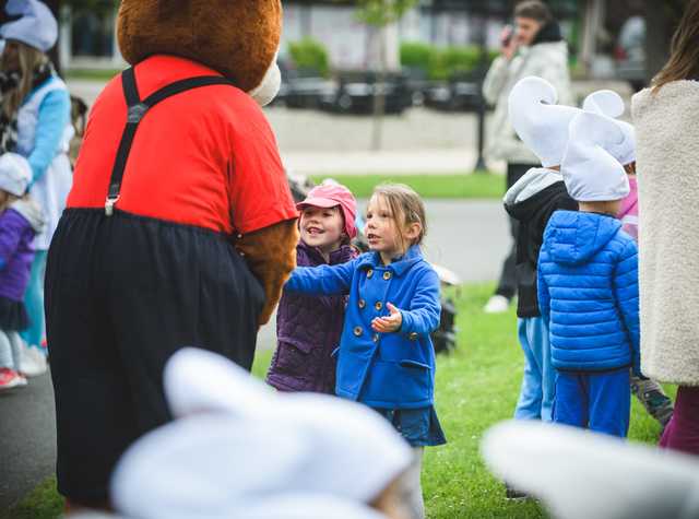 [FOTO] Pochód Smerfów przeszedł ulicami Dusznik-Zdroju