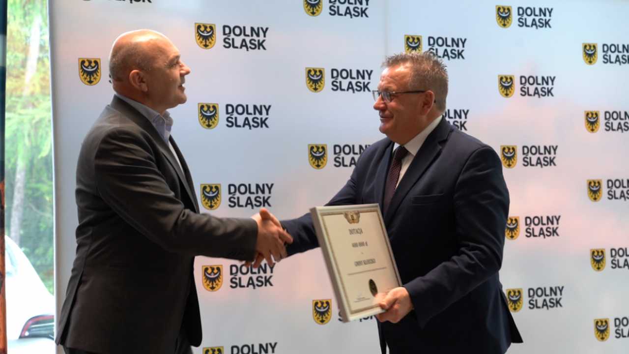 [FOTO] Ponad 1,6 mln złotych na modernizację infrastruktury sportowej w Jaszkowej Dolnej