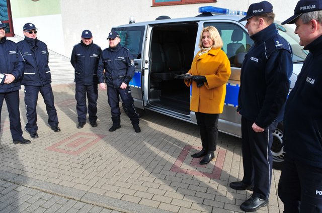 Świdnicka policja otrzymała nowy radiowóz 