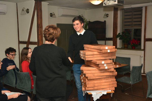 Autorska gra planszowa uczniów z II LO już w rękach graczy