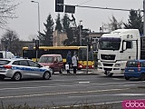 [FOTO] Samochód ciężarowy potrącił kobietę