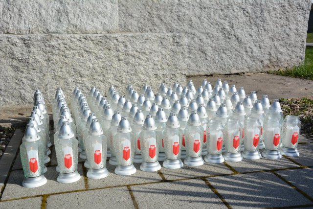 [FOTO] Władze Strzegomia pamiętały o katastrofie smoleńskiej