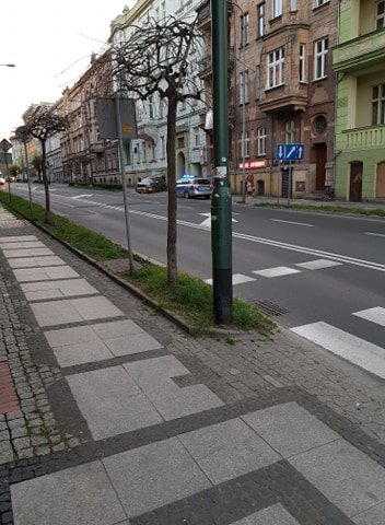 [FOTO] Stracił panowanie nad kierownicą i uderzył w budynek