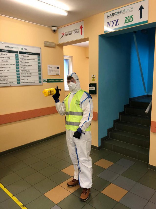 [FOTO] Koronawirus w domu seniora: tytaniczna praca personelu