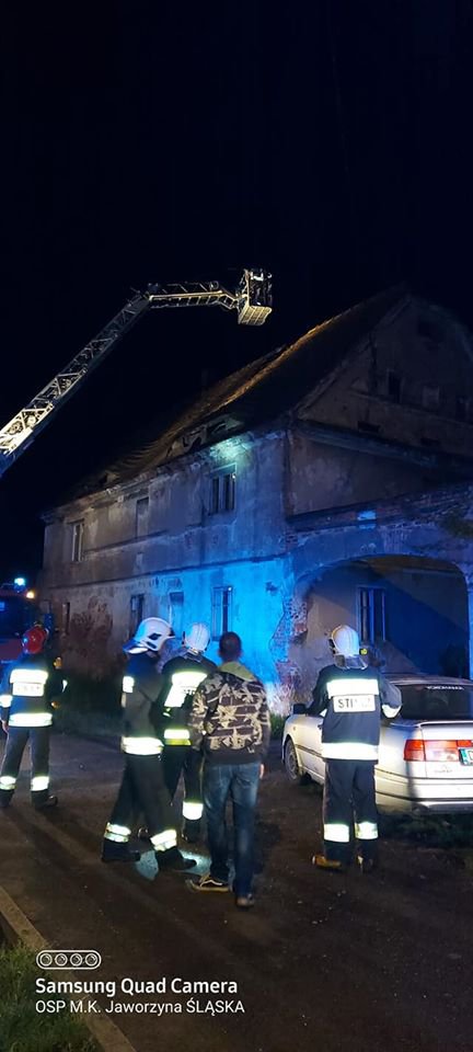 [FOTO] Zawalił się komin w budynku mieszkalnym